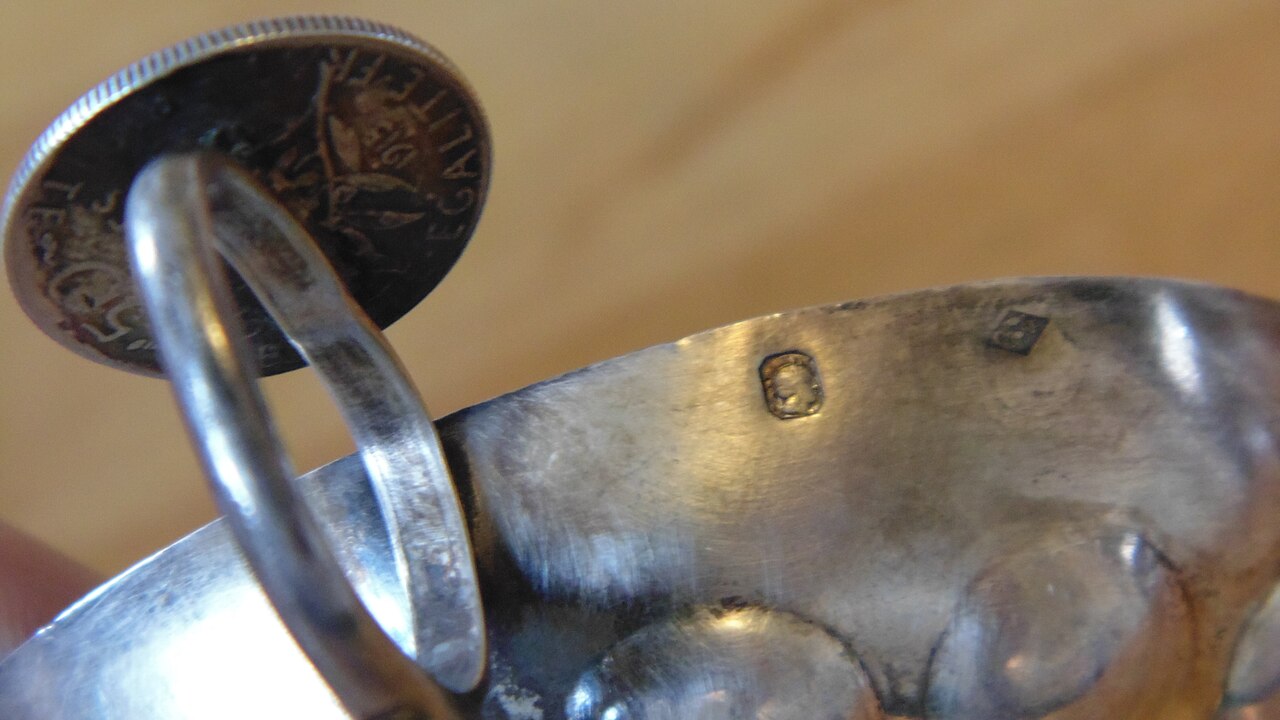 Tastevin en argent portant le poinçon tête de Minerve